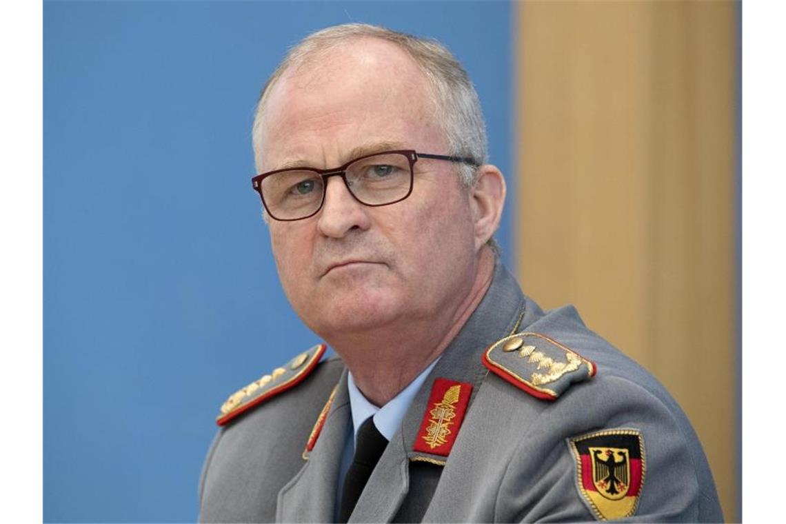 Generalinspekteur Eberhard Zorn, der ranghöchste Soldat der Bundeswehr, soll die militärische Betrachtung liefern. Foto: Michael Sohn/AP pool/dpa