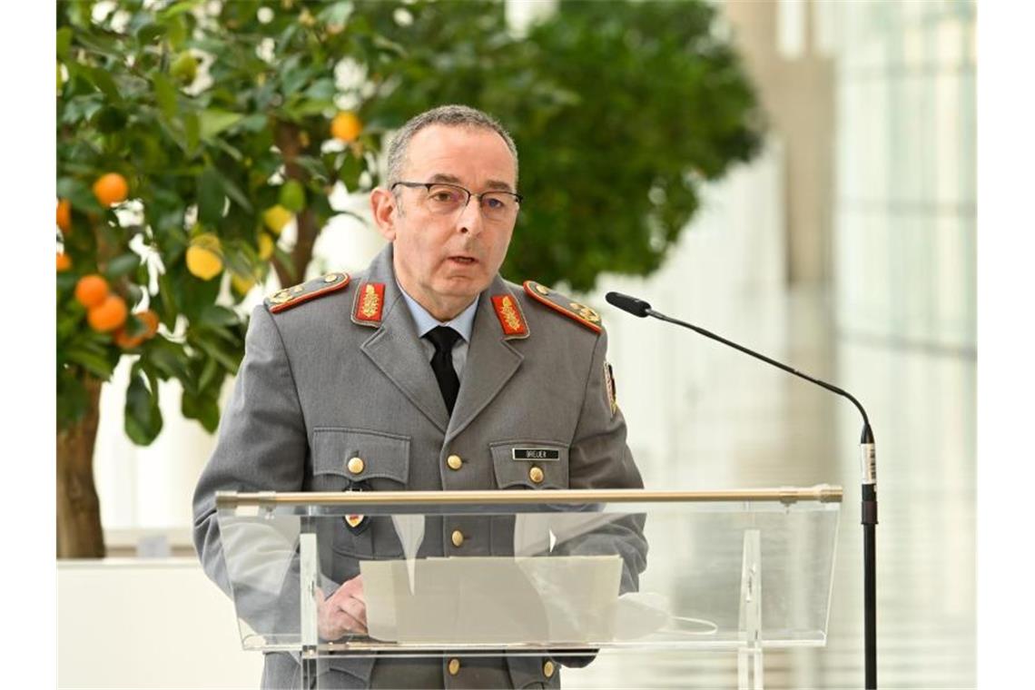 Generalmajor Carsten Breuer, Leiter des Corona-Krisenstabs im Bundeskanzleramt, gibt eine Pressekonferenz zur Entwicklung der Corona-Lage in Bayern. Foto: Tobias Hase/dpa