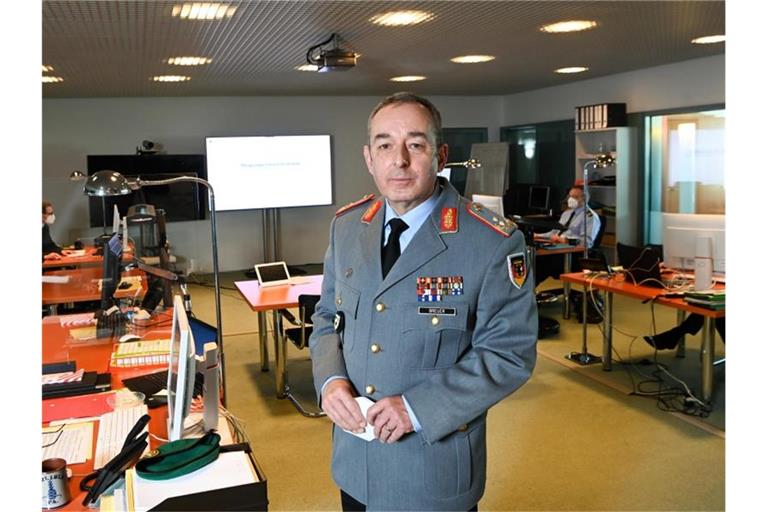 Generalmajor Carsten Breuer, Leiter des Corona-Krisenstabs, steht im Corona-Krisenstab im Bundeskanzleramt. Foto: Jens Kalaene/dpa-Zentralbild/dpa