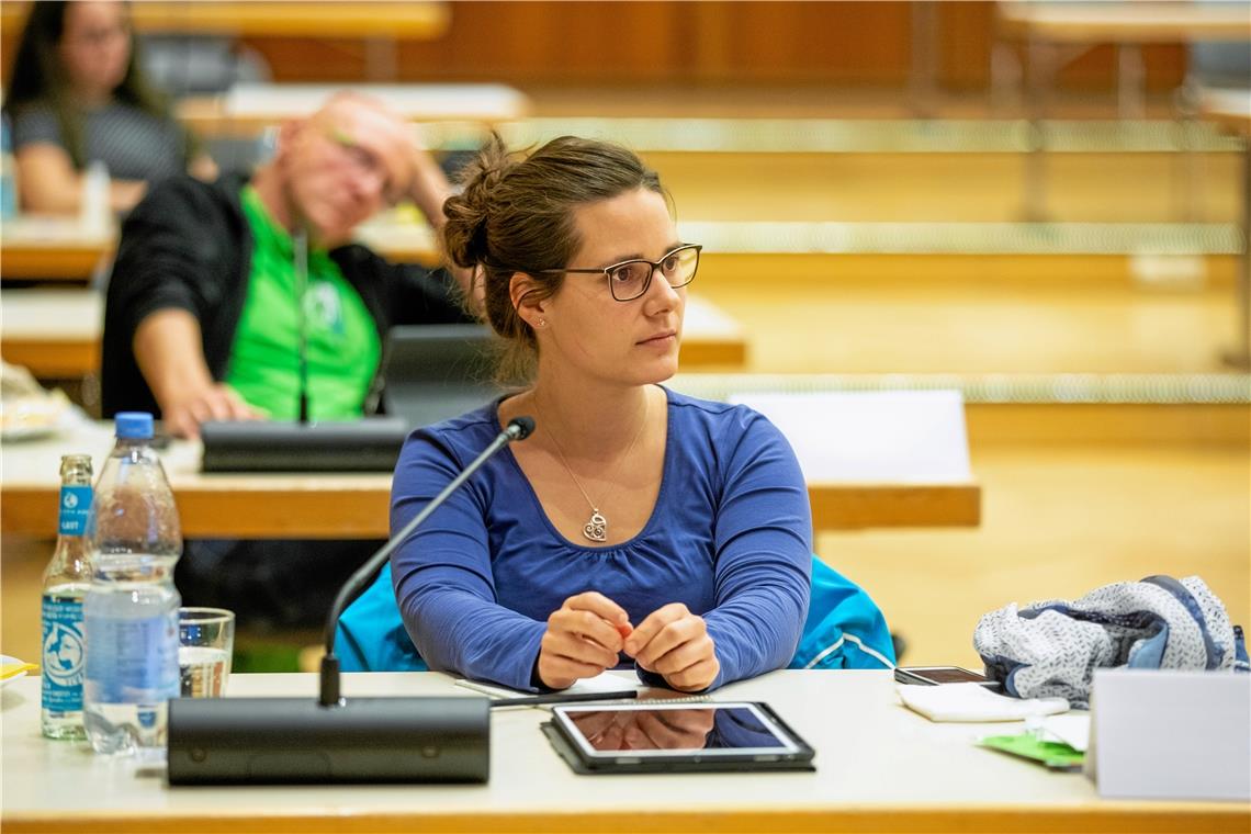 Melanie Lang verlässt den Gemeinderat Generationswechsel einmal andersrum: Melanie Lang verabschiedet sich aus dem Gemeinderat, Willy Härtner rückt wieder in die erste Reihe. Foto: A. Becher