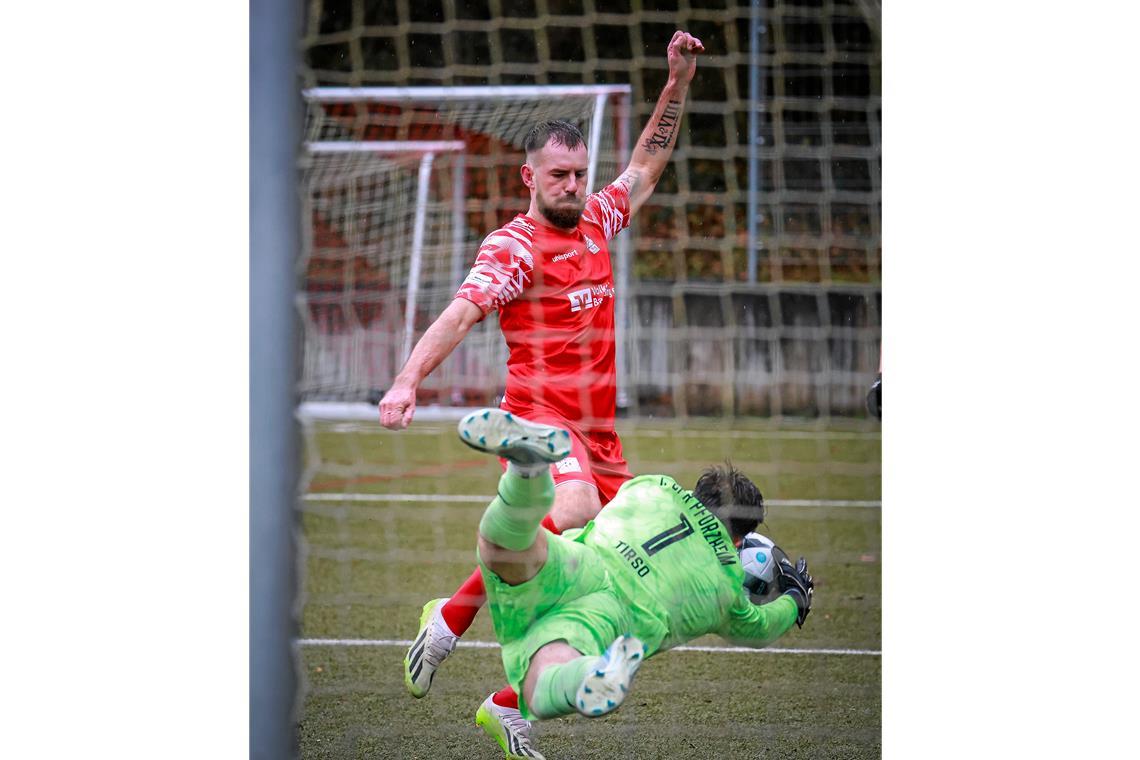 TSG Backnang überwintert in der Abstiegszone Gentian Lekaj erzielt das 1:0 für die TSG, wieder hier aber später gestoppt. Foto: Alexander Becher