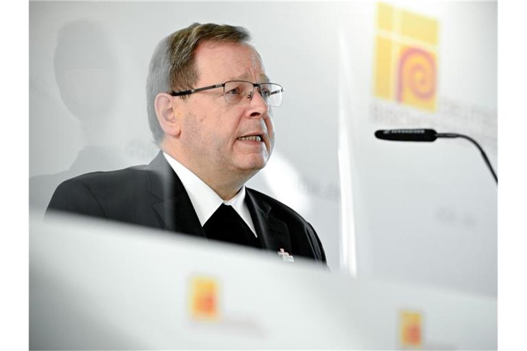 Georg Bätzing kritisiert das Segnungsverbot des Vatikans für homosexuelle Paare. Foto: Sascha Steinbach/EPA POOL/dpa