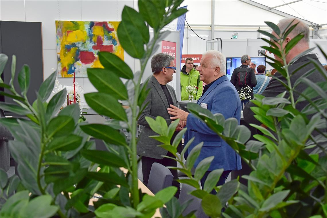 Georg Hopp  berät bei Küchen Design. Leistungs- und Erlebnismesse in Backnang 20...