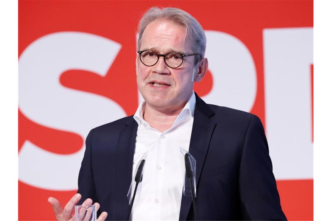 Georg Maier (SPD) spricht. Foto: Bodo Schackow/dpa-Zentralbild/dpa/Archivbild