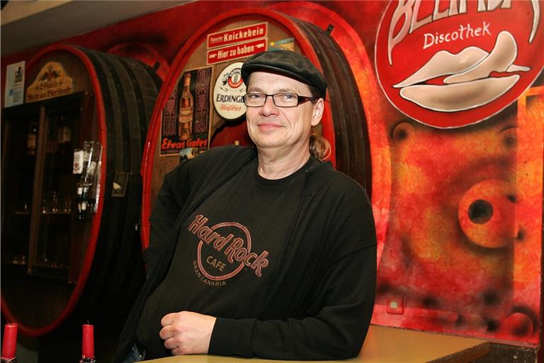Georg Neumann im „Kessel“, in seiner kultigen Belinda, die er von seinen Eltern übernommen und mit Herzblut gepflegt hat. Fotos: Edgar Layher
