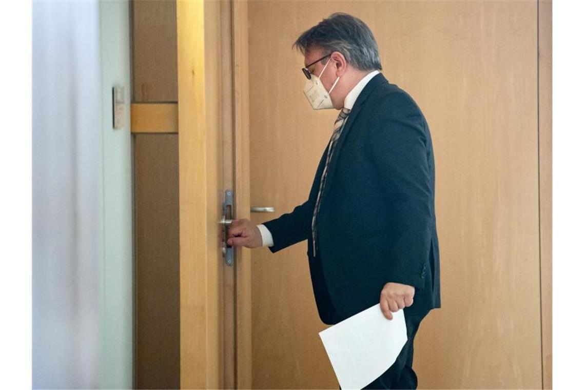 Masken-Affäre: Union steuert auf offene Machtprobe zu Georg Nüßlein ist aus der Unionsfraktion ausgetreten. Foto: Bernd von Jutrczenka/dpa