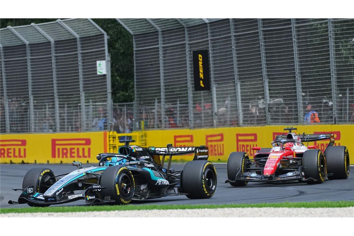 George Russell (l) und Charles Leclerc duellieren sich hart.