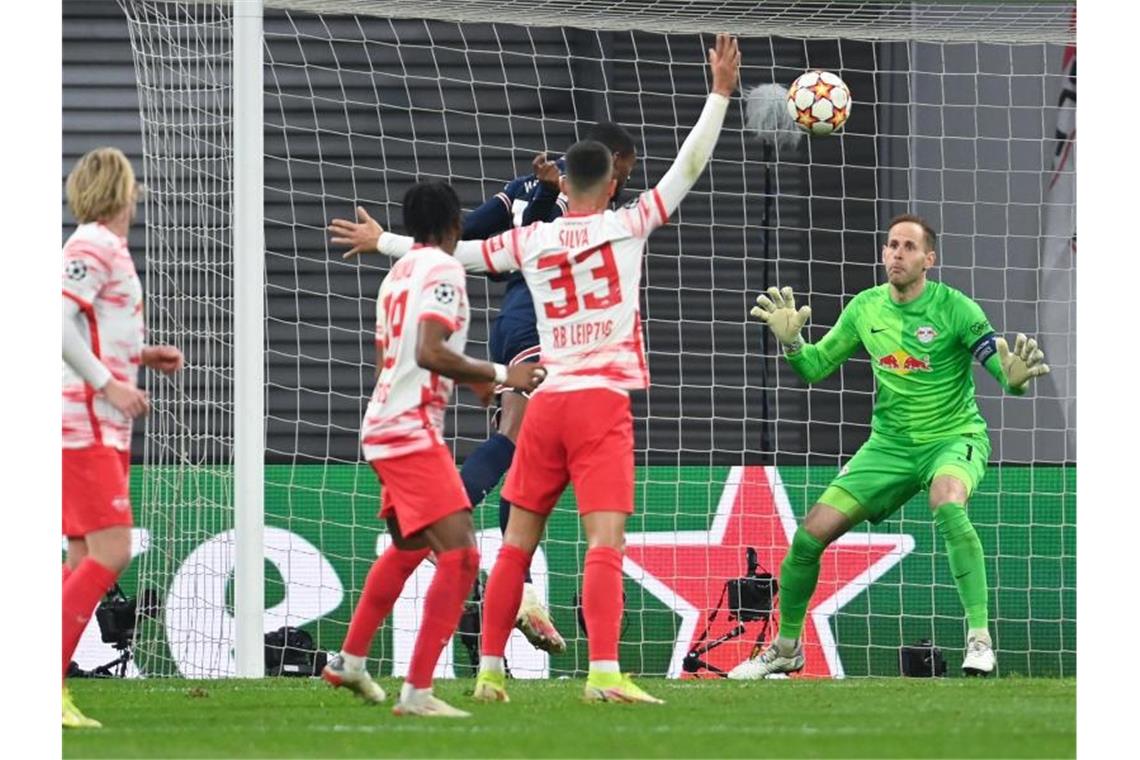 Königsklassen-Aus für Leipzig: Spätes Remis gegen Paris Georginio Wijnaldum (M.) erzielte auch das zweite PSG-Tor. Foto: Robert Michael/dpa-Zentralbild/dpa