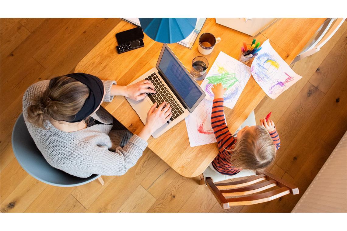 Jeder Vierte im Homeoffice: Arbeiten zu Hause bleibt beliebt Gerade bei Berufstätigen mit Kindern ist das Homeoffice beliebt. (Archivbild)