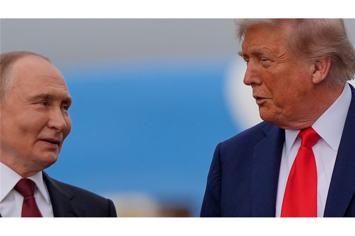 Nach Putin-Gespräch: Trump empfängt Selenskyj Gerade noch hat Trump Kremlchef Putin den roten Teppich ausgerollt. (Archivbild)