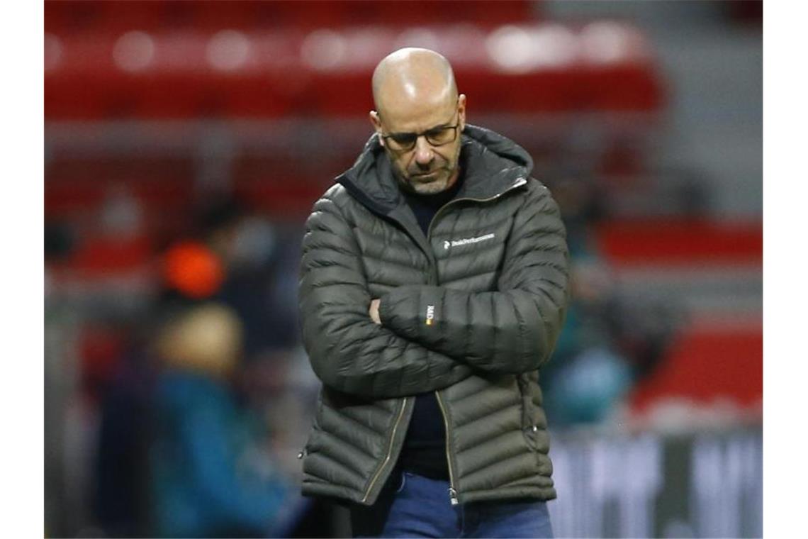 Krise in Leverkusen: Druck auf Coach Bosz wächst Gerät in Leverkusen immer mehr unter Druck: Bayer-Coach Peter Bosz. Foto: Thilo Schmuelgen/Reuters/Pool/dpa