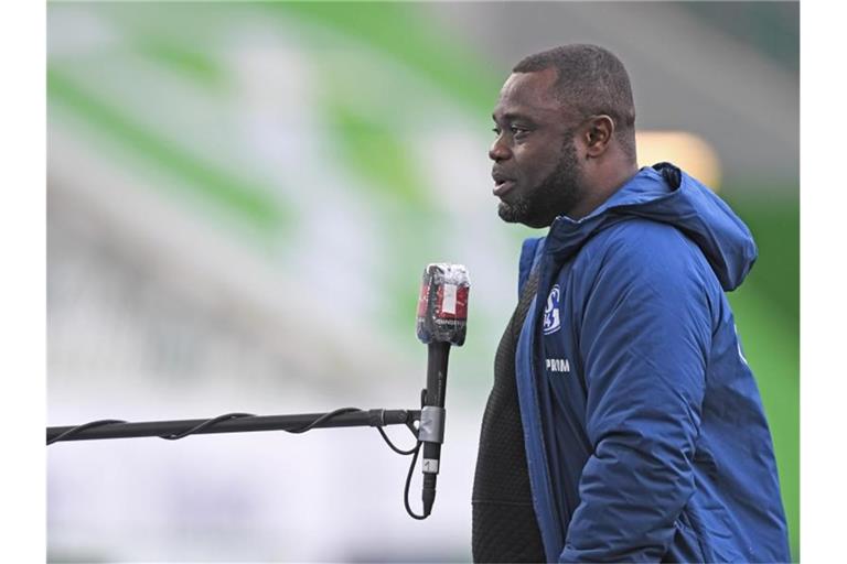 Gerald Asamoah, Koordinator der Lizenzspielerabteilung beim FC Schalke 04. Foto: Swen Pförtner/dpa