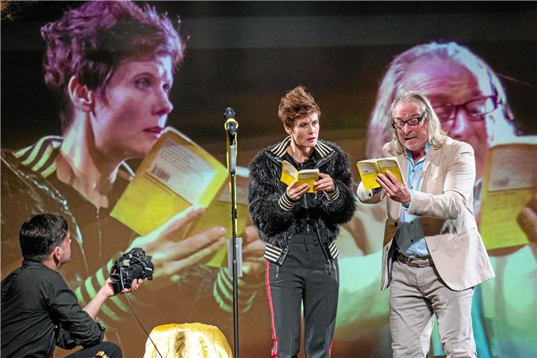 Gerd Plankenhorn, Linda Schlepps und Stefan Hallmayer (von links) schlüpfen in „Faust spielen“ in verschiedene Rollen. Foto: A. Becher