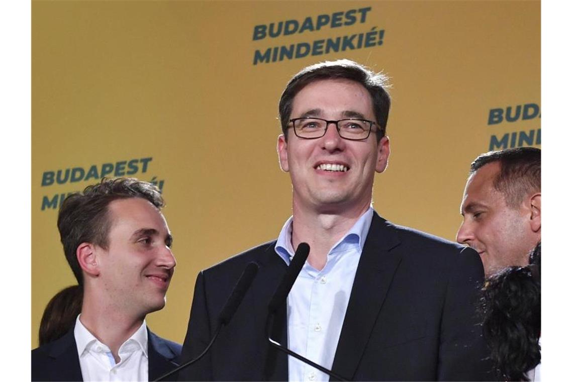 Gergely Karacsony, der siegreiche Kandidat der Opposition, nach der Bürgermeisterwahl in Budapest. Foto: Zoltan Balogh/MTI/AP/dpa