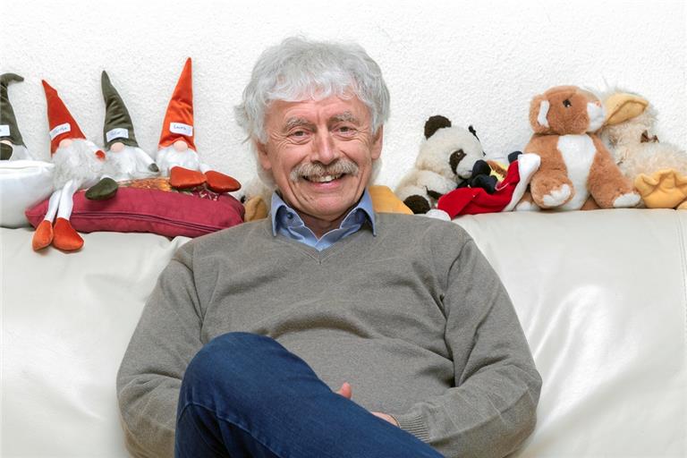 Gerhard Fritz zu Hause auf der Wohnzimmercouch. Für sie und seine Enkel hat er jetzt mit dem langsamen Auslaufen der Lehre mehr Luft. Foto: J. Fiedler