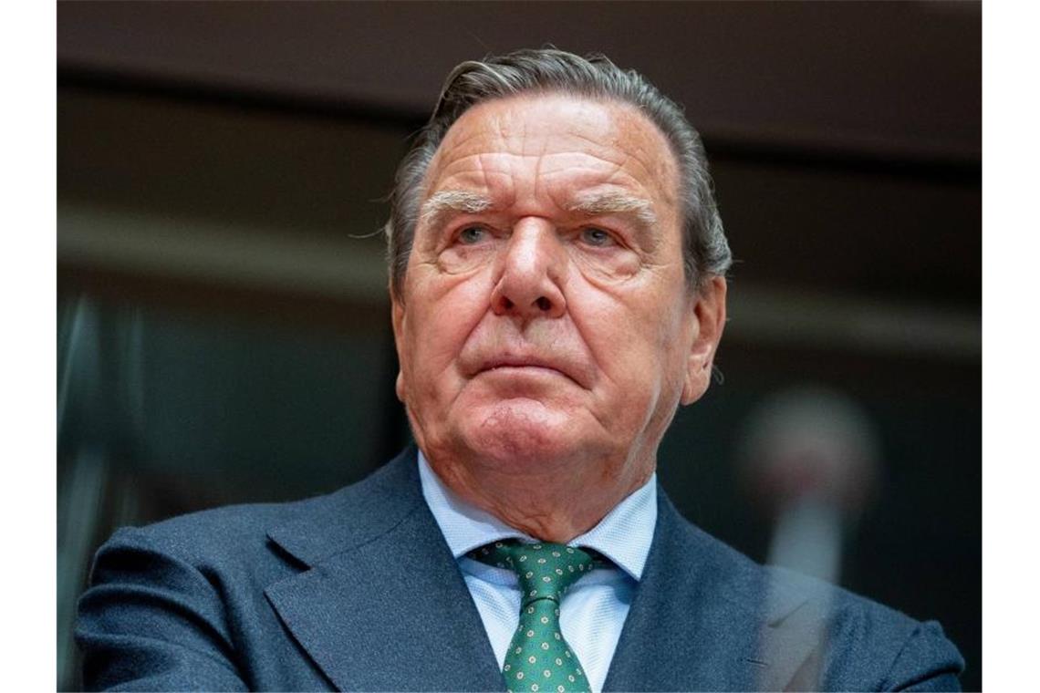 SPD-Chef ruft Altkanzler Schröder zu Konsequenzen auf Gerhard Schröder (SPD), ehemaliger Bundeskanzler und Leiter Verwaltungsrat Nord Stream 2, steht wegen seiner Geschäftsbeziehungen zu Kreml-Chef Putin zunehmend in der Kritik. Foto: Kay Nietfeld/dpa