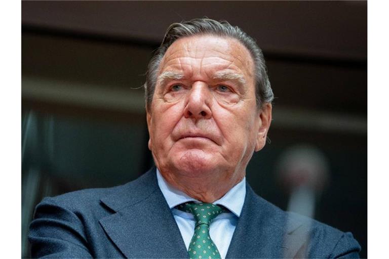 Gerhard Schröder (SPD), ehemaliger Bundeskanzler und Leiter Verwaltungsrat Nord Stream 2, steht wegen seiner Geschäftsbeziehungen zu Kreml-Chef Putin zunehmend in der Kritik. Foto: Kay Nietfeld/dpa
