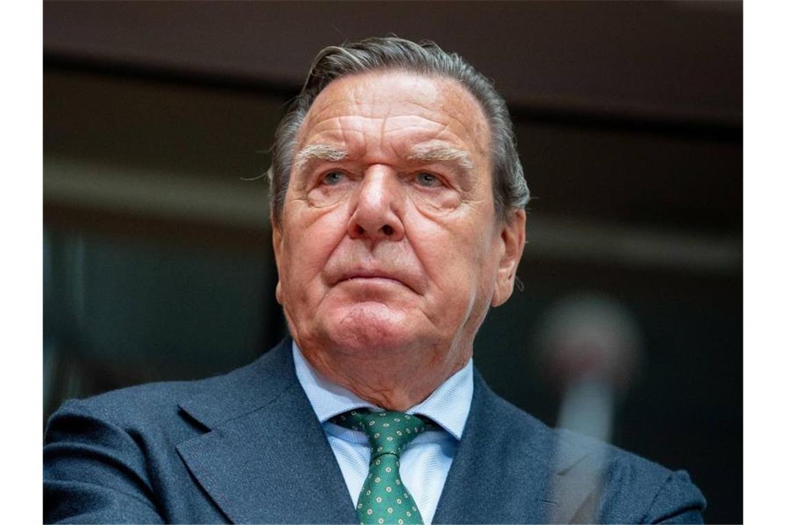 Zehn SPD-Chefs: Schröder soll sich von Putin distanzieren Gerhard Schröder (SPD), ehemaliger Bundeskanzler und Putin-Vertrauter. Foto: Kay Nietfeld/dpa/Archivbild