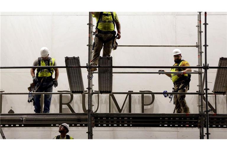 Gerichtsbeschluss: Kennedy Center muss „Trump“ vom Gebäude entfernen