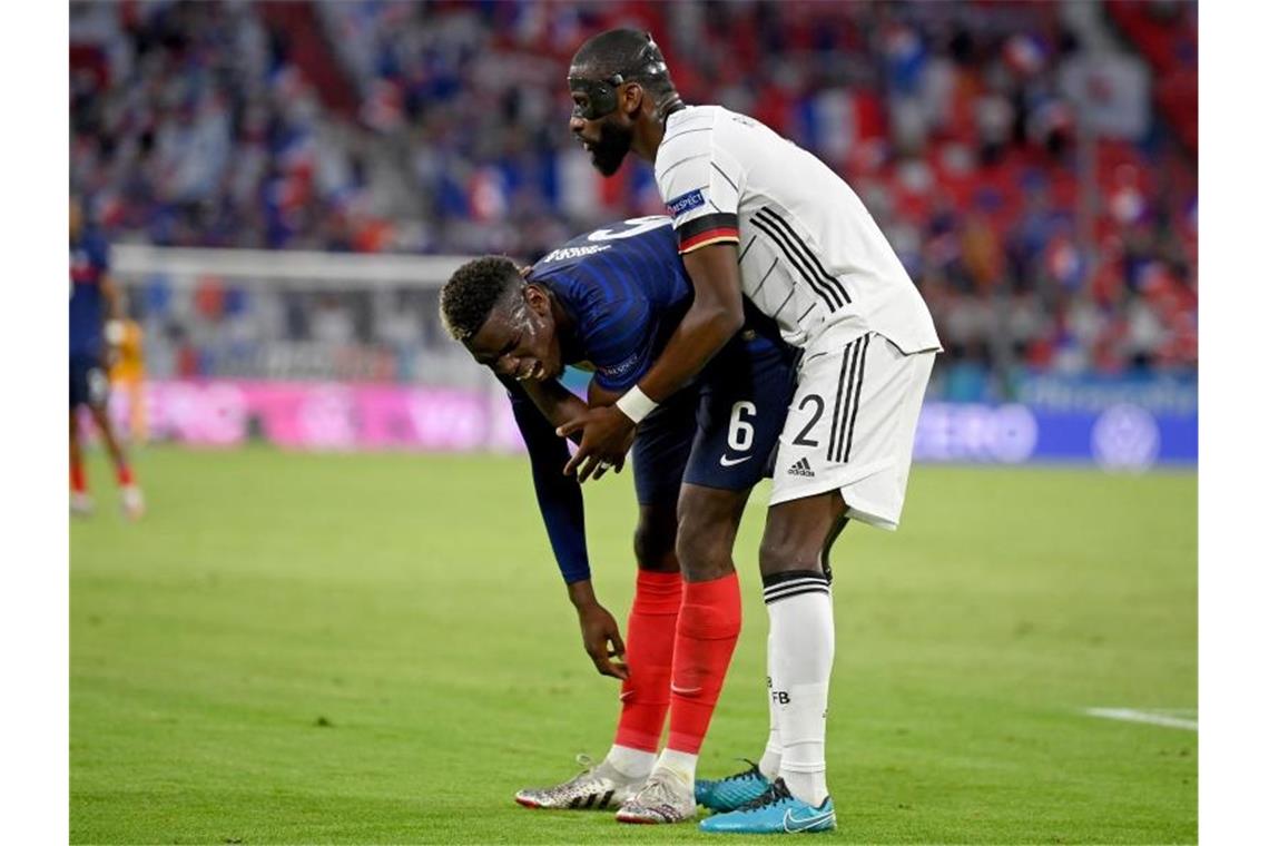 Rüdiger nach Knabber-Attacke an Pogba: „Unglücklich“ Gerieten in München kurz aneinander: Antonio Rüdiger (r) und Paul Pogba. Foto: Matthias Hangst/Getty Pool/AP/dpa