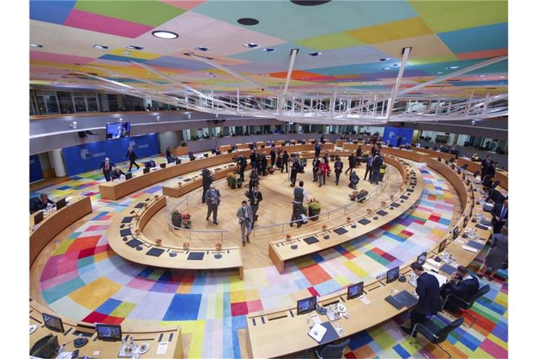 Gesamtansicht des Runden Tisches auf dem EU-Gipfel. Foto: Olivier Matthys/Pool AP/dpa