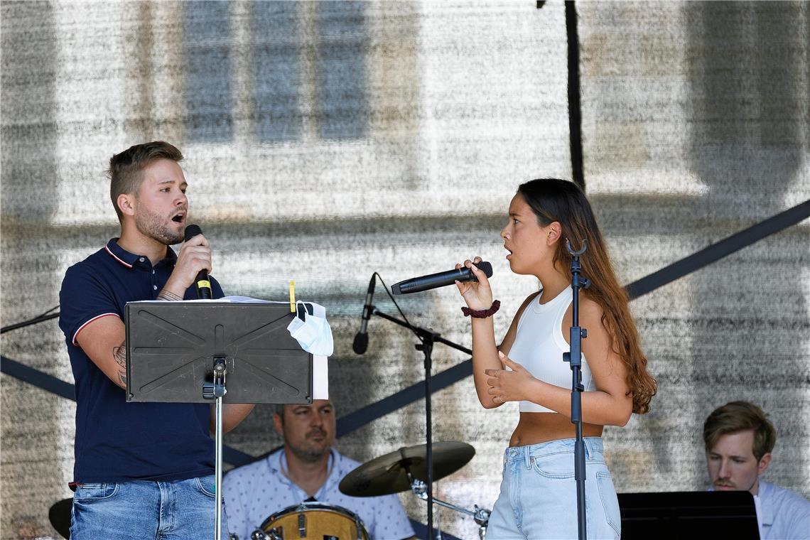   Gesangsgruppe Müller:   David Nutz und Giorgia Kopf.