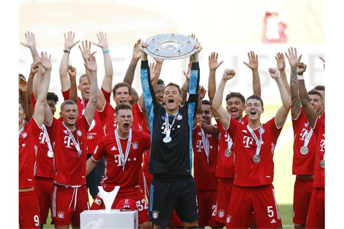 Geschafft: Die Bayern-Spiele feiern die 30. Meisterschaft der Vereinsgeschichte. Foto: Kai Pfaffenbach/Reuters-Pool/dpa