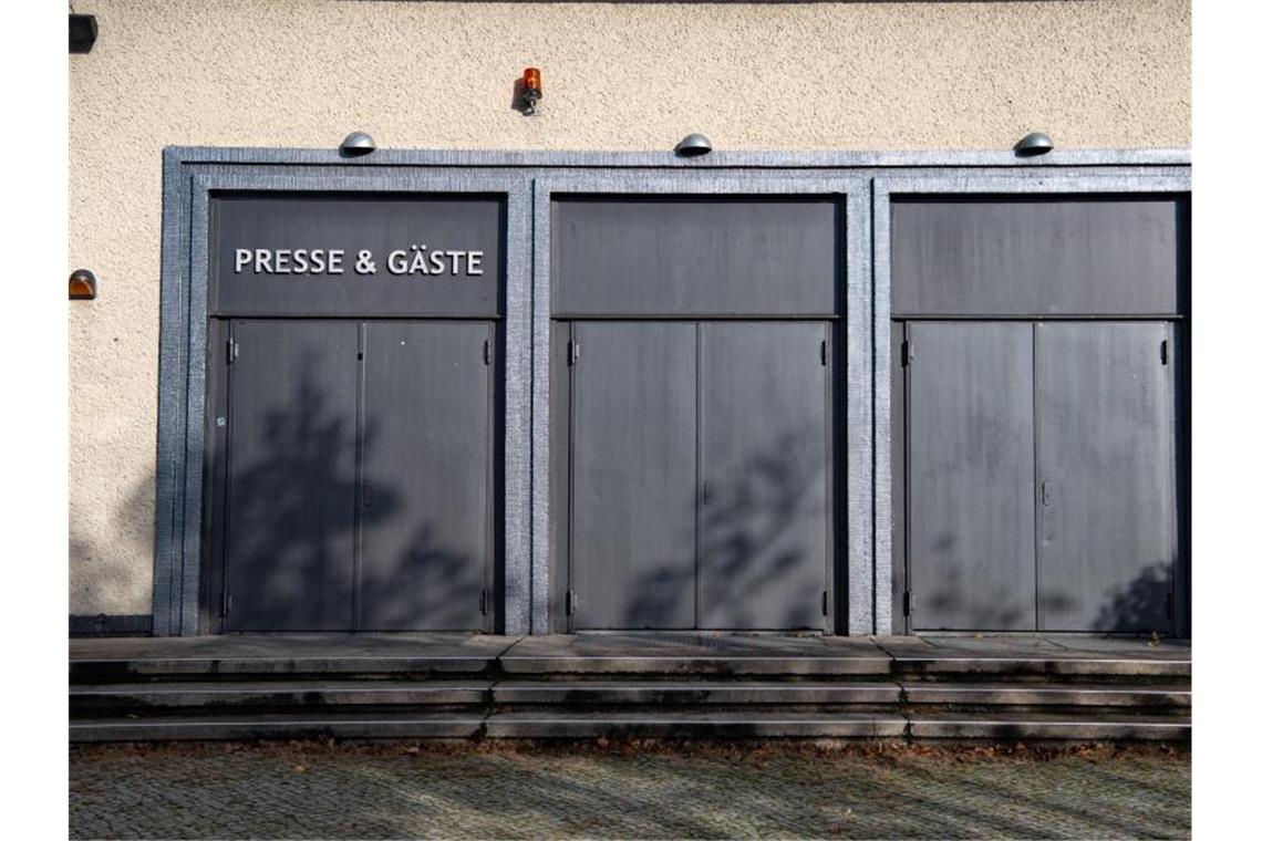 Geschlossen sind die Eingangstüren zur Columbiahalle in Berlin. (Archivbild). Foto: Paul Zinken/dpa-Zentralbild/dpa