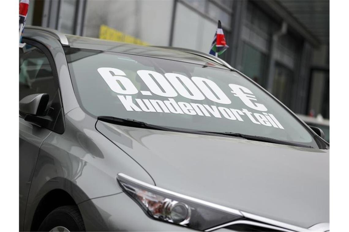 Autohandel: Corona bremst Rabattschlacht Geschlossene Autohäuser haben zu einer Pause in der Rabattschlacht für Neuwagen geführt. Foto: Jan Woitas/dpa-Zentralbild/dpa