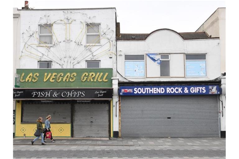Geschlossene Geschäfte und Restaurants im April im Badeort Southend. Foto: Stefan Rousseau/PA Wire/dpa