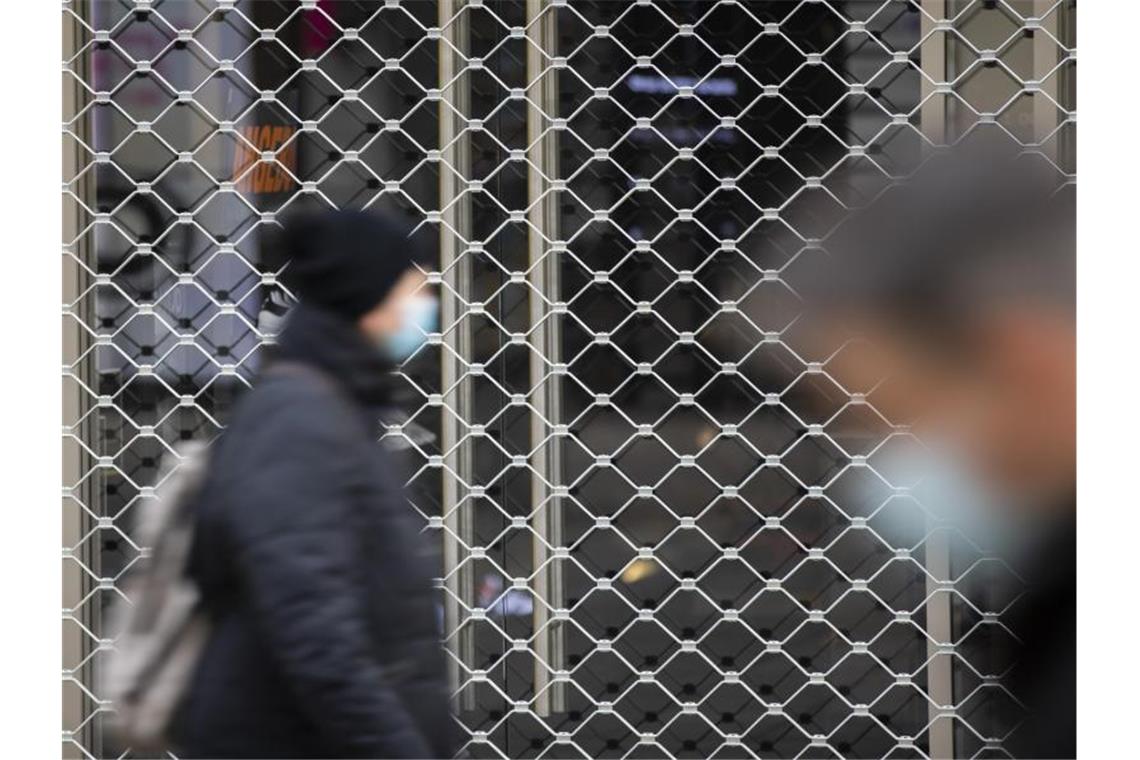 Geschlossenes Geschäft in Stuttgart. Die Corona-Pandemie hinterlässt massive Spuren in Europas größter Volkswirtschaft. Foto: Tom Weller/dpa