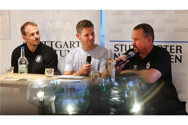 Gespräche im „Gottlieb“: Ex-Nationalspieler Kai Häfner (li.) und Trainer Misha Kaufmann (re.) im Interview mit  unserem Managing Editor Sport, Dirk Preiß.