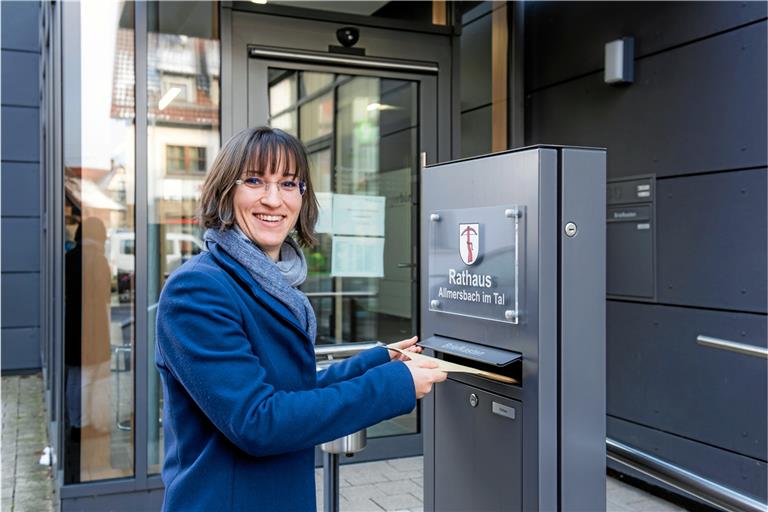 Gestern Vormittag hat Patrizia Rall ihre Bewerbung im Rathausbriefkasten eingeworfen. Foto: privat