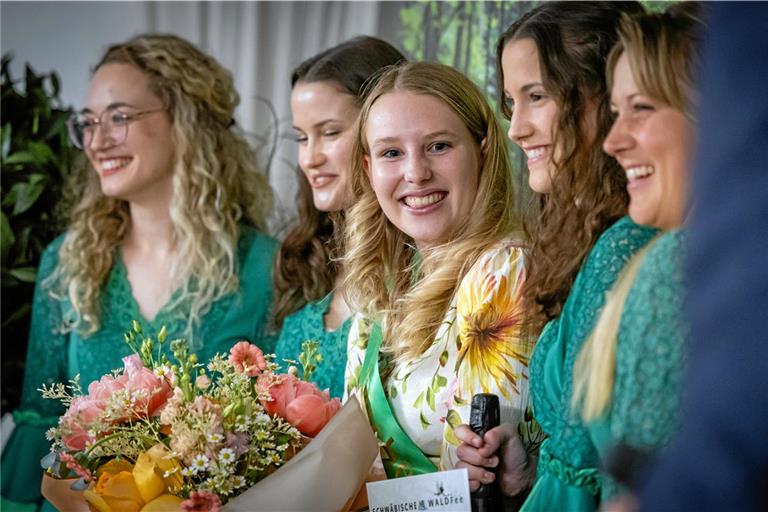 Gesucht wird die Nachfolgerin der amtierenden Waldfee Leonie Reber (Mitte).