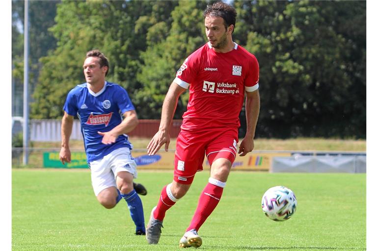 Gesundheitlich weiter angeschlagen: Shqiprim Binakaj (am Ball). Sein Einsatz ist deshalb auch gegen Oberachern stark gefährdet. Foto: A. Hornauer