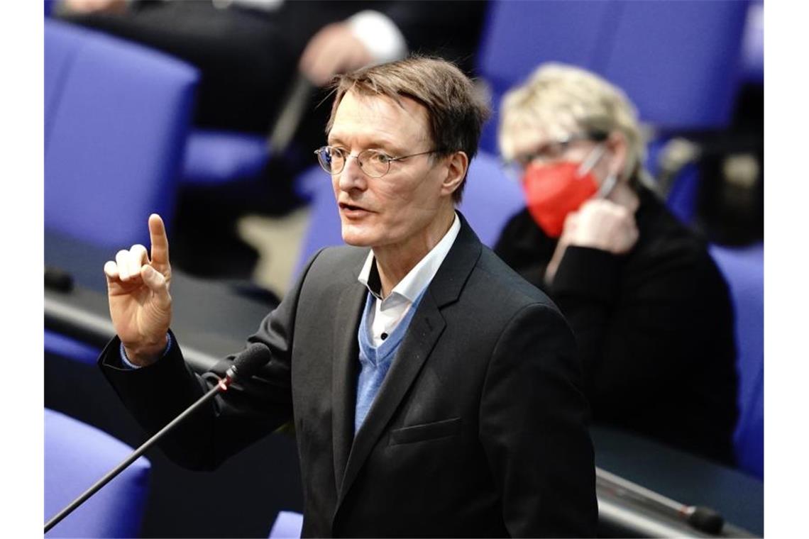 Gesundheitsexperte Karl Lauterbach (SPD) spricht bei der Sitzung des Bundestags. Foto: Kay Nietfeld/dpa