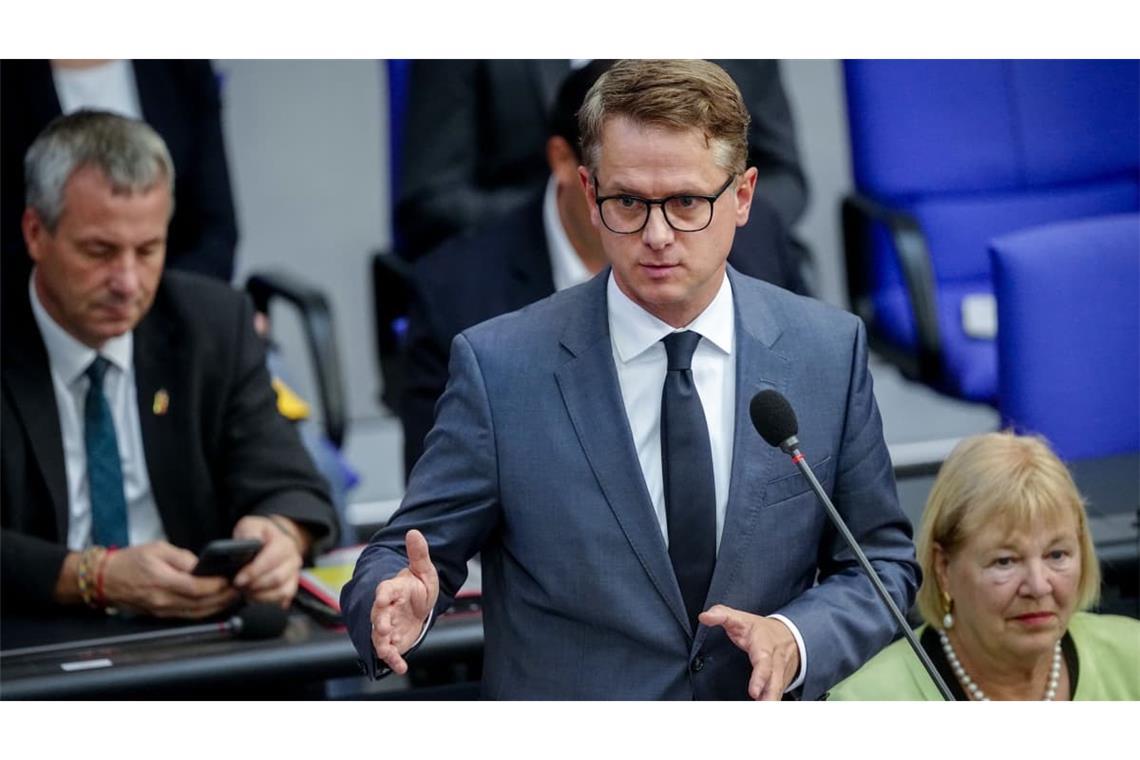 Gesundheitsminister Carsten Linnemann (CDU) hat die Forderung des Koalitionspartners SPD nach einer Deckelung der Eigenanteile bei der Pflege kategorisch zurückgewiesen (Archivfoto).