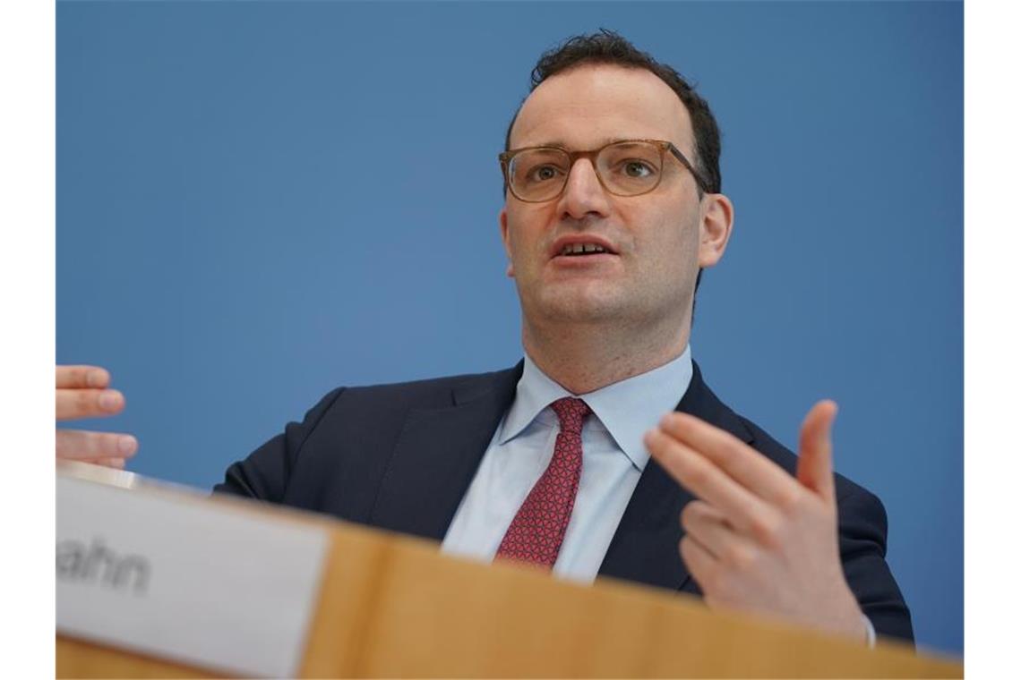 35.000 Arztpraxen starten nach Ostern mit Corona-Impfungen Gesundheitsminister Jens Spahn bei der Pressekonferenz zum Impfstart in Hausarztpraxen. Foto: Michael Kappeler/dpa