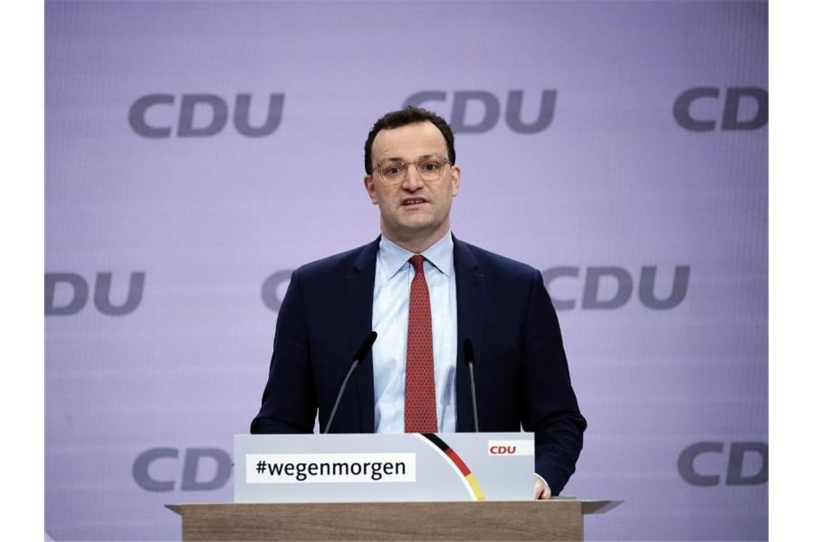 Spahn mit magerem Ergebnis zum CDU-Vize gewählt Gesundheitsminister Jens Spahn hält seine Bewerbungsrede als stellvertretender Vorsitzender beim digitalen Bundesparteitag der CDU. Foto: Michael Kappeler/dpa