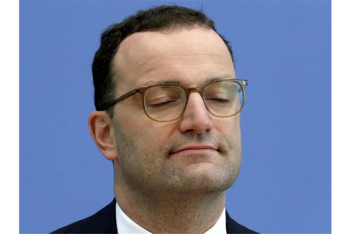 Infektionen im Kabinett? Sorge nach Spahns Corona-Test Gesundheitsminister Jens Spahn ist als erster im Kabinett positiv auf Corona getestet worden. Foto: Michael Sohn/AP Pool/dpa