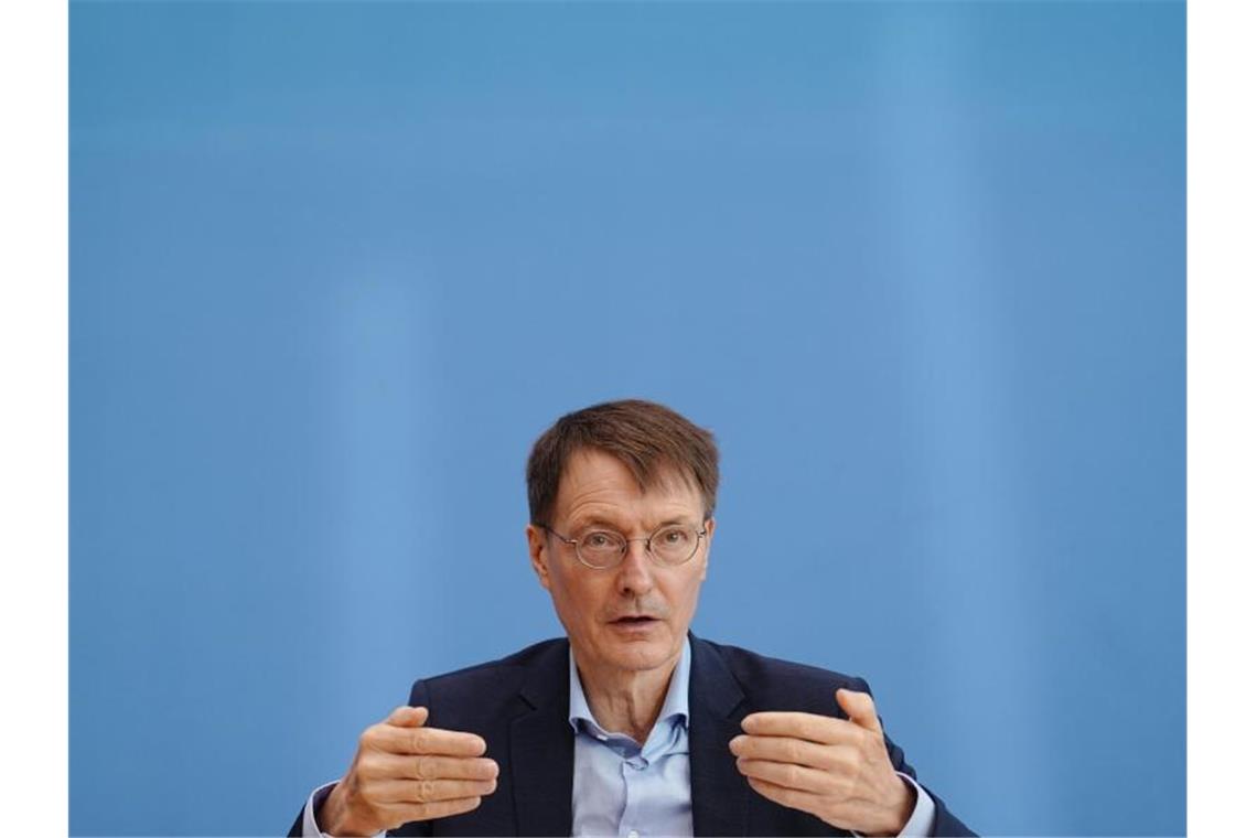 Lauterbach: Corona-Zahlen tatsächlich höher Gesundheitsminister Karl Lauterbach geht von einer deutlich höheren Inzidenz in Deutschland aus. Foto: Kay Nietfeld/dpa