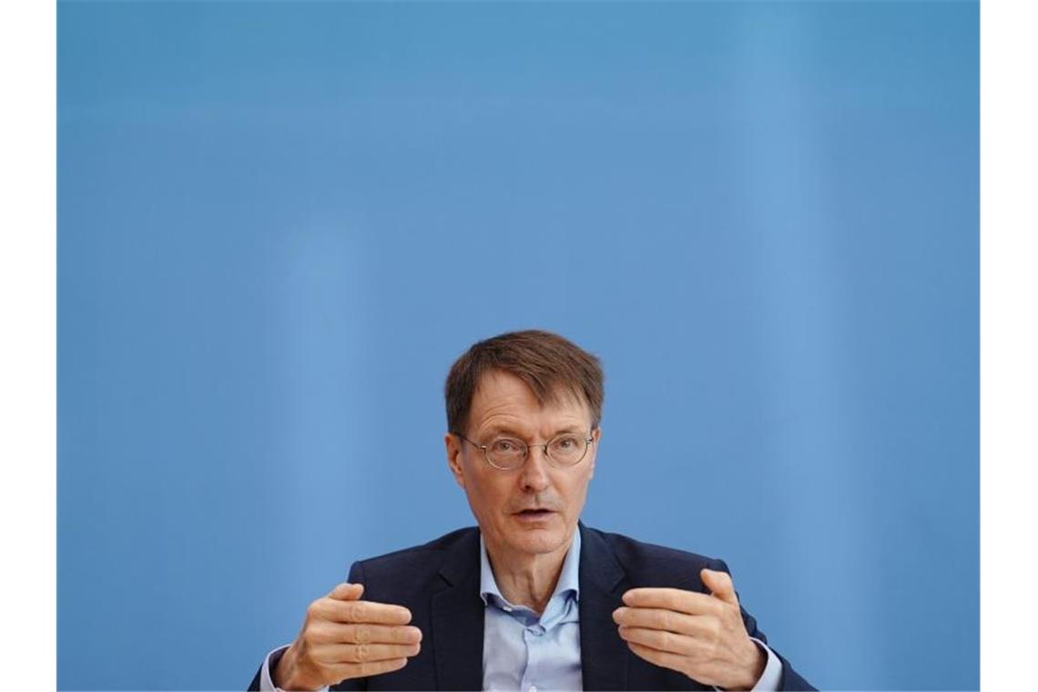 Omikronwelle lässt Sorge um Millionen Ungeimpfte wachsen Gesundheitsminister Karl Lauterbach ist in Sorge wegen der Omikron-Variante. Foto: Kay Nietfeld/dpa