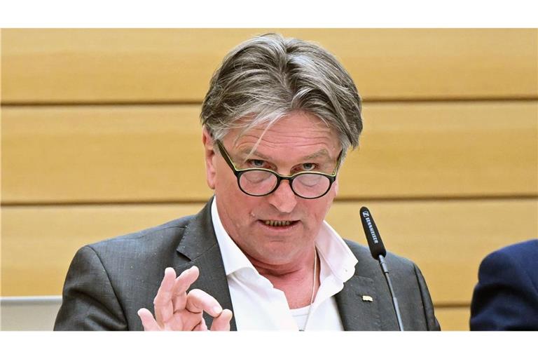 Gesundheitsminister Manne Lucha kritisierte die Neuordnung am Mittwoch im Landtag. (Archivbild)
