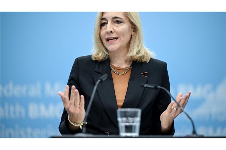 Gesundheitsministerin Warken will die Kassenbeiträge noch stabilisieren.