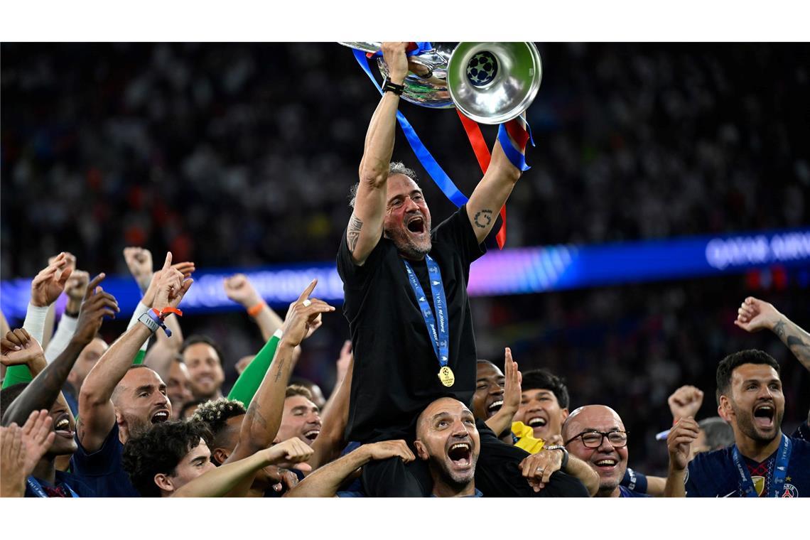Getragen von seinen Schützlingen: PSG-Coach Luis Enrique.