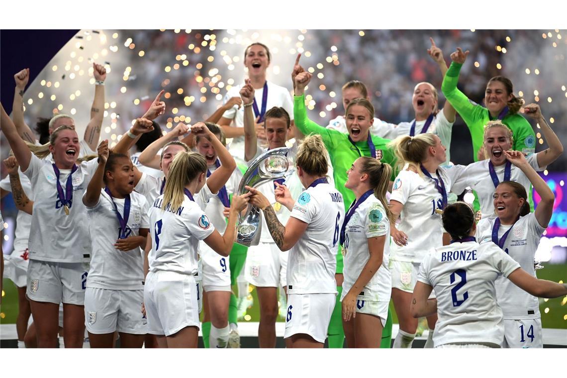 EM-Auslosung: DFB-Frauen droht England schon in der Gruppe Gewannen 2022 die Heim-EM: Englands Fußballerinnen