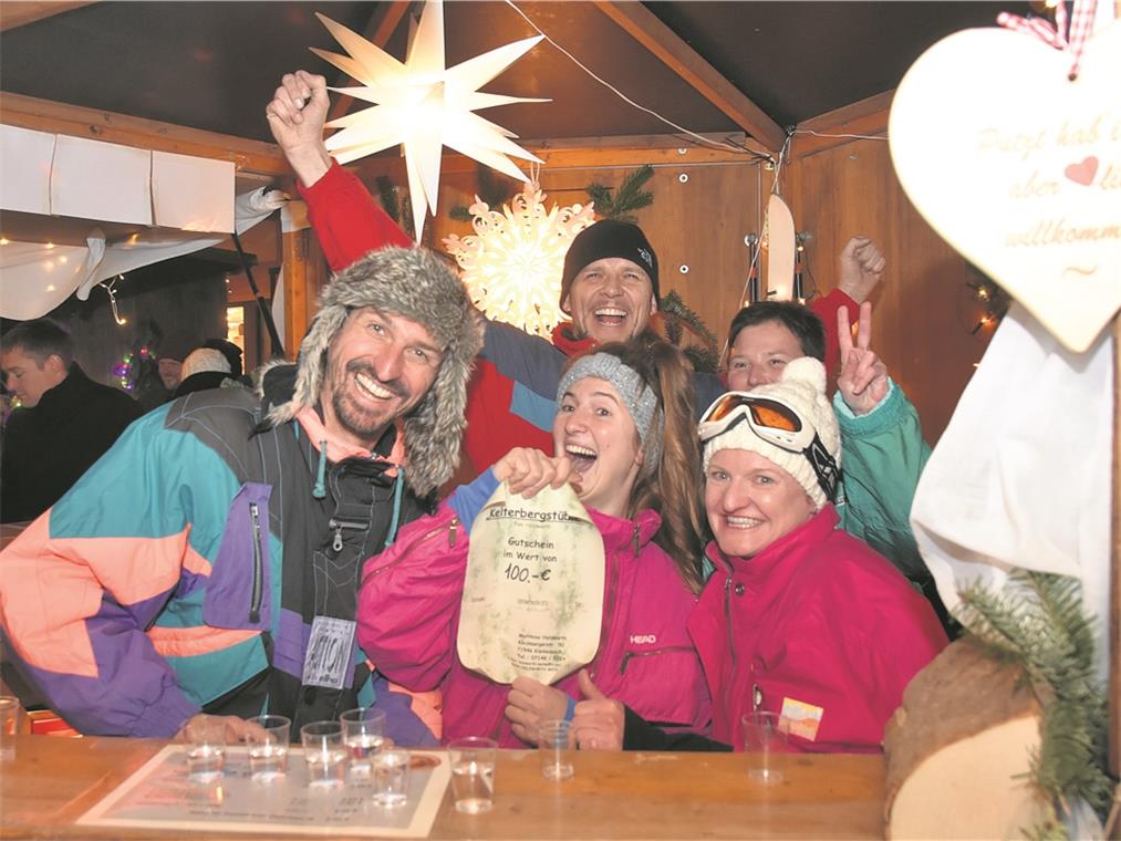 Festliche und ausgelassene Stimmung trotz Kälte und Regen Gewannen den 1. Preis für den schönsten Stand, die Freerider des Skiclub Aspach, Weihnachtsmarkt Aspach, SK