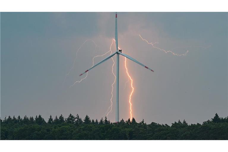 Gewitter treten in den kommenden Tagen in Deutschland immer wieder mal auf. (Archivbild)