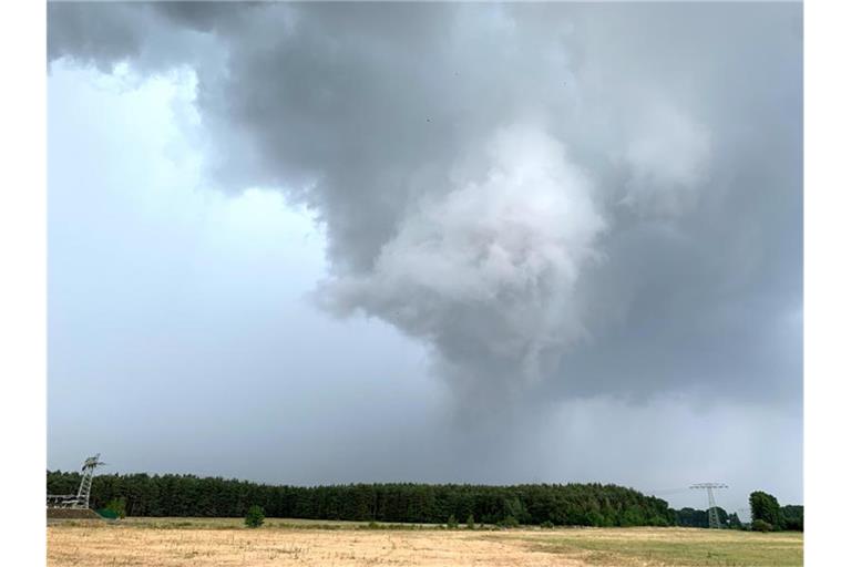 Gewitterwolken sind am Himmel zu sehen. Foto: Bernd März/Archivbild