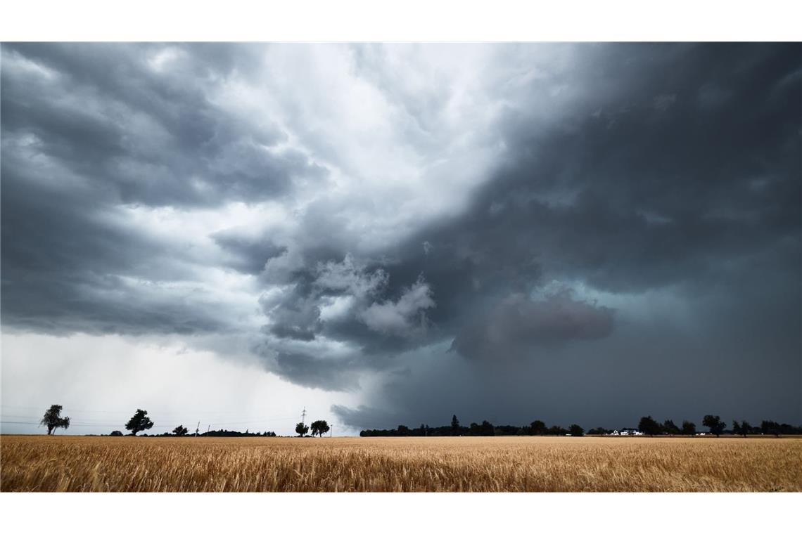 Gewitterwolken sollen übers Land ziehen. (Archivbild)